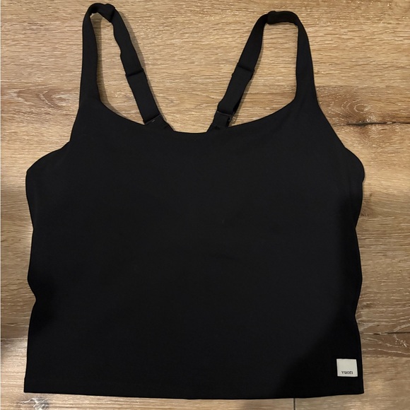 Vuori Dynamic Tank Top High Performance Support in Black - Picture 2 of 8